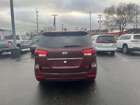 Used 2016 Kia Sedona LX image 6