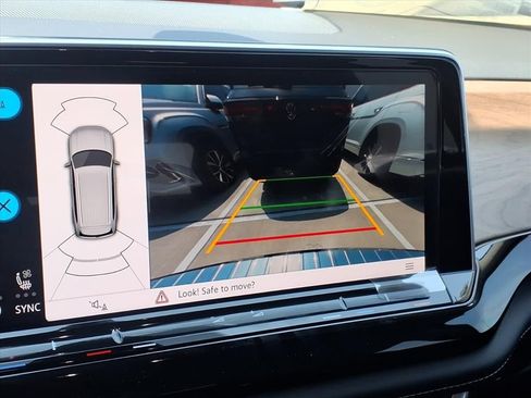 New 2026 Volkswagen Atlas SE FWD image 9