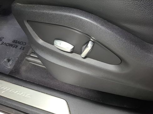 Used 2020 Porsche Cayenne AWD/4WD image 17