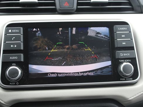 Used 2022 Nissan Versa SV w/ Trunk Package image 18