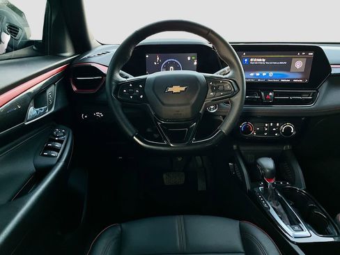 Used 2025 Chevrolet TrailBlazer RS w/ Driver Confidence Package image 21