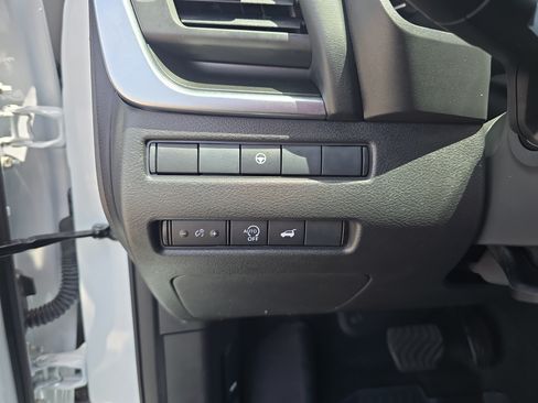 Used 2025 Nissan Rogue SV FWD image 27