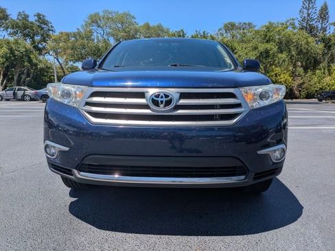 Used 2012 Toyota Highlander SE w/ Tow Pkg FWD image 9
