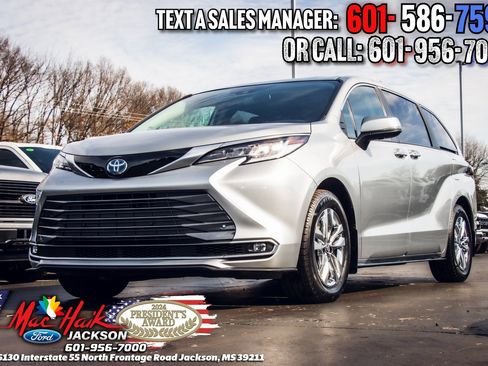 Used 2022 Toyota Sienna Limited image 4