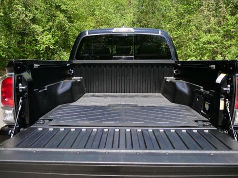 Used 2022 Toyota Tacoma TRD Sport image 31