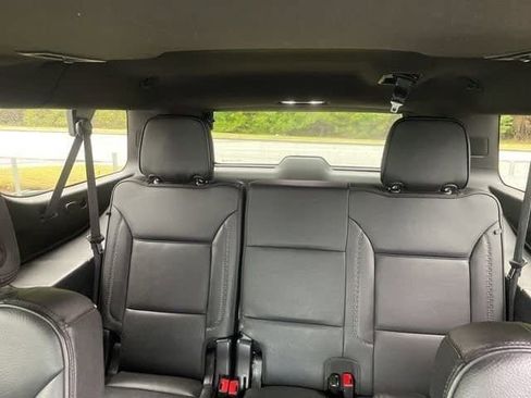 Used 2024 GMC Yukon XL Denali image 17