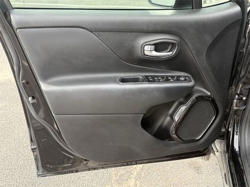 Used 2020 Jeep Renegade Altitude image 10