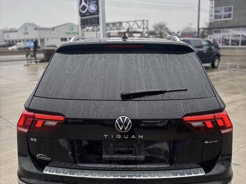 Used 2022 Volkswagen Tiguan SE w/ Panoramic Sunroof Package image 6