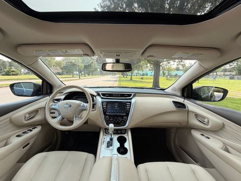 Used 2017 Nissan Murano Platinum w/ Platinum Technology Package FWD image 2