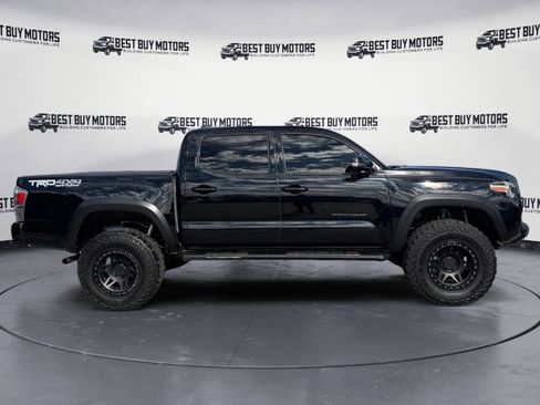 Used 2020 Toyota Tacoma TRD Off-Road image 9