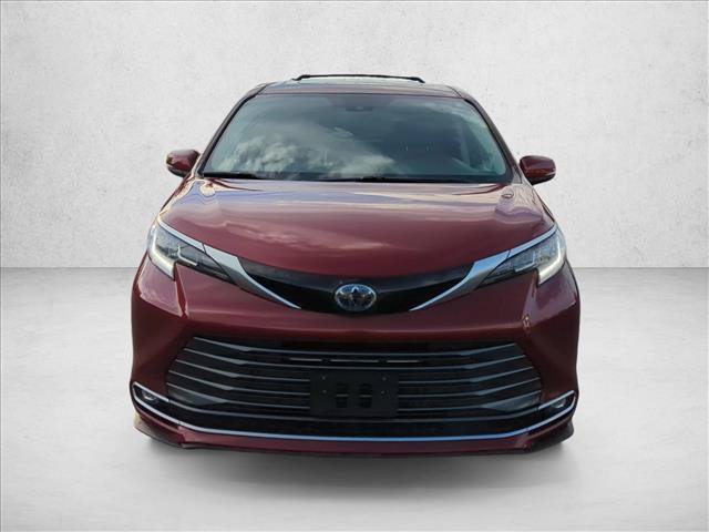 Certified 2022 Toyota Sienna Limited AWD/4WD image 2