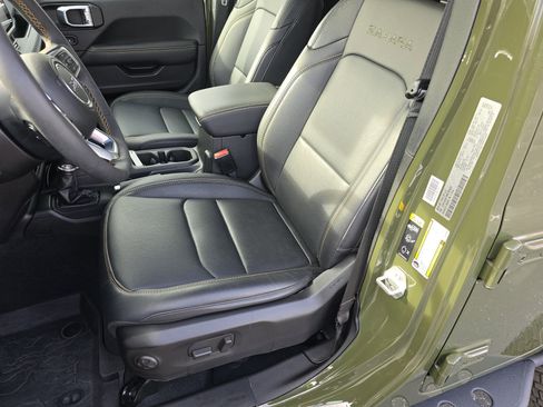 Used 2024 Jeep Wrangler Unlimited Sahara w/ Technology Group image 29