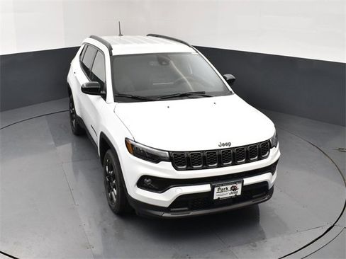 New 2026 Jeep Compass Latitude image 13