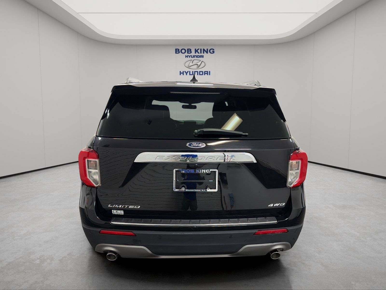 Used 2024 Ford Explorer Limited AWD/4WD image 4
