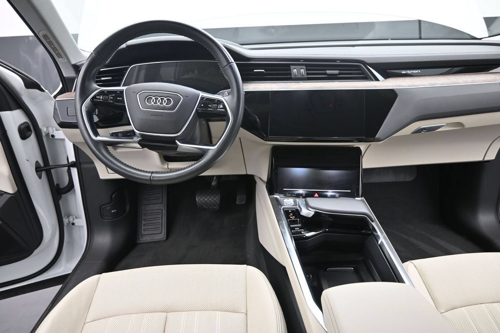 Used 2019 Audi e-tron Premium Plus AWD/4WD image 28