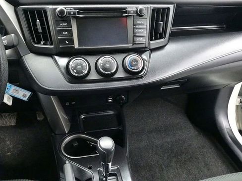 Used 2018 Toyota RAV4 LE image 20