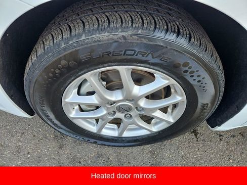 Used 2023 Chrysler Pacifica Touring-L image 11