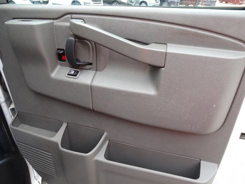 Used 2019 GMC Savana 3500 Extended w/ Driver Convenience Package image 32