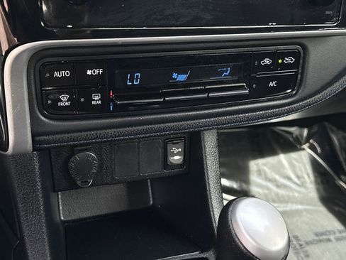 Used 2018 Toyota Corolla SE FWD image 26
