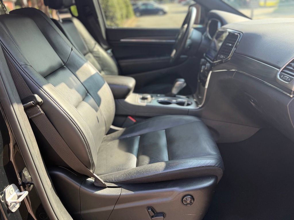 Used 2019 Jeep Grand Cherokee Limited AWD/4WD image 15