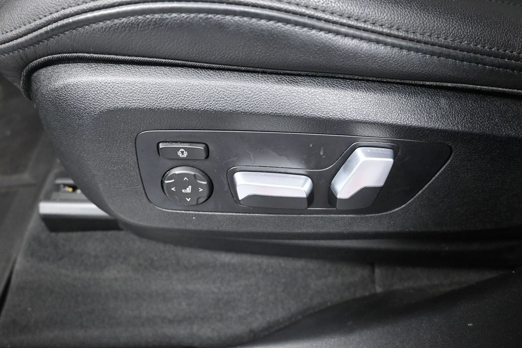 Used 2022 BMW X5 xDrive40i w/ Executive Package AWD/4WD image 11