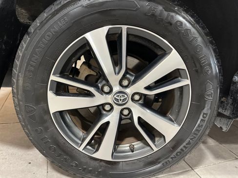 Used 2018 Toyota RAV4 XLE w/ Plus Extra Value Package FWD image 11