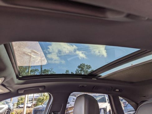 Used 2023 Porsche Macan Turbo image 19