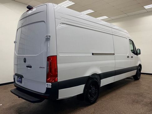 Used 2025 Mercedes-Benz Sprinter 2500 image 6