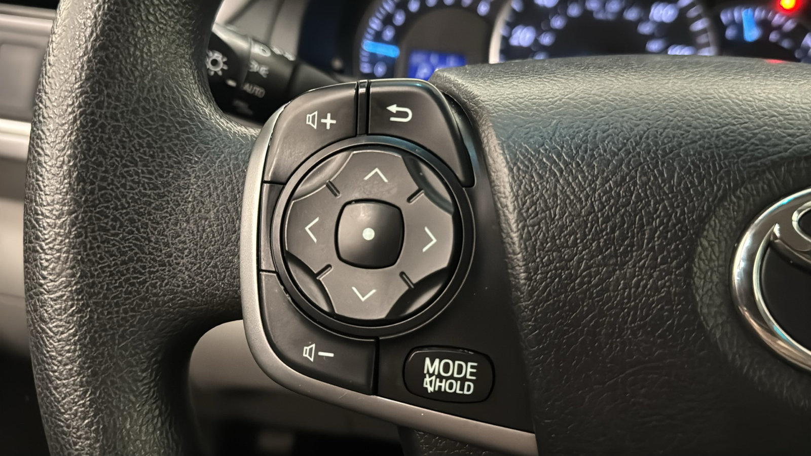 Used 2014 Toyota Camry LE FWD image 13