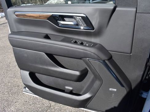 New 2026 Chevrolet Suburban High Country image 42