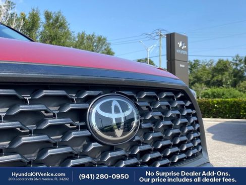 Used 2024 Toyota Corolla Cross LE w/ Moonroof Package FWD image 43