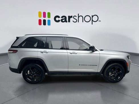 Used 2024 Jeep Grand Cherokee Limited w/ Black Appearance Package AWD/4WD image 4