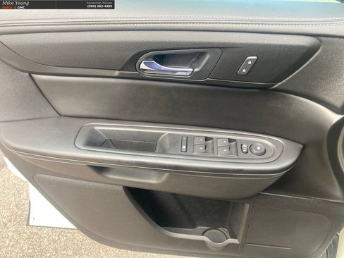Used 2014 GMC Acadia SLE FWD image 18