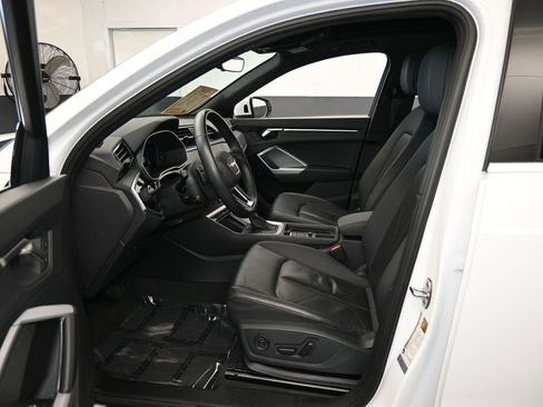 Used 2025 Audi Q3 2.0T Premium image 12