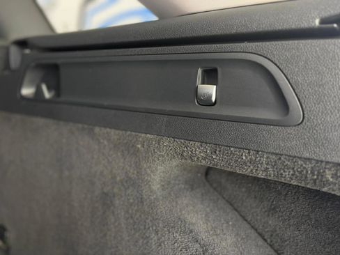 Used 2019 Mercedes-Benz GLC 300 4MATIC image 19