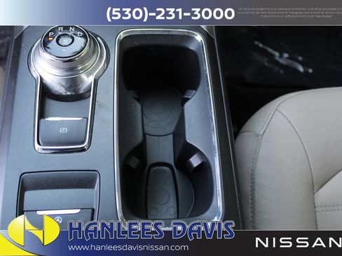 Used 2017 Ford Fusion SE w/ Fusion SE Technology Package FWD image 18