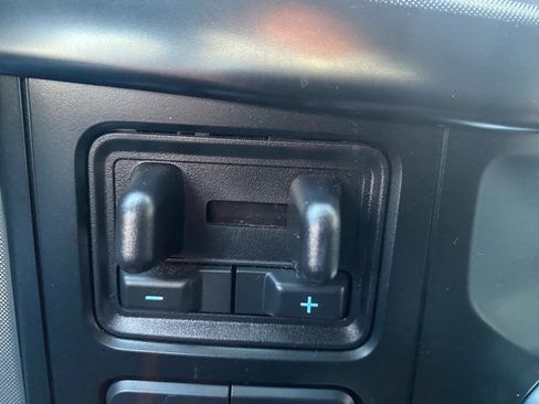 Used 2023 Ford F150 Limited image 35