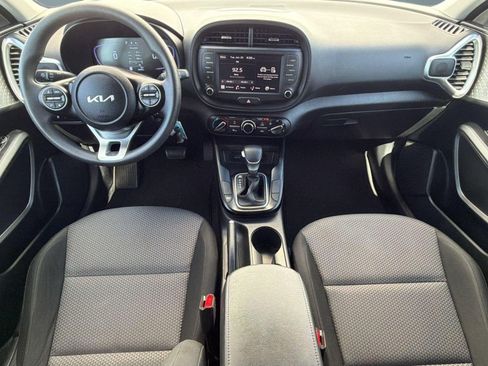 Used 2025 Kia Soul LX w/ LX Technology Package FWD image 15