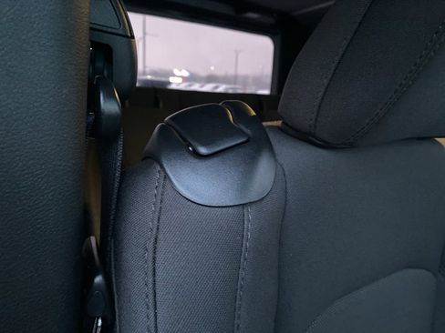 Used 2023 Jeep Wrangler Sport S image 11