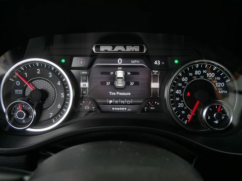 Certified 2023 RAM 1500 Laramie image 37