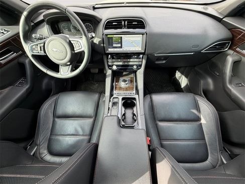 Used 2018 Jaguar F-PACE Prestige image 11