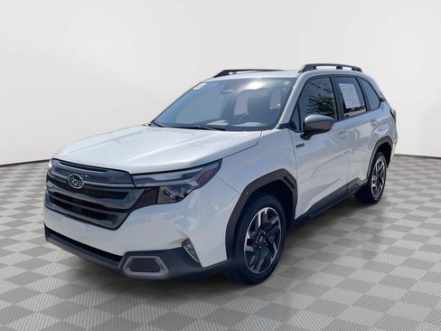 Used 2025 Subaru Forester Limited w/ Popular Package AWD/4WD image 11