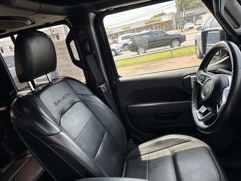 Used 2022 Jeep Wrangler Unlimited Sahara w/ Cold Weather Group AWD/4WD image 13