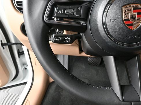 Certified 2026 Porsche Macan image 10