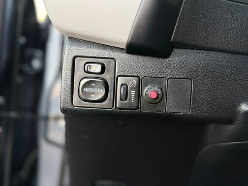 Used 2017 Toyota Corolla LE FWD image 35