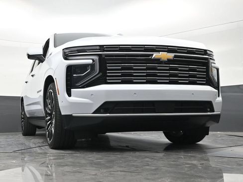Used 2026 Chevrolet Suburban High Country AWD/4WD image 25
