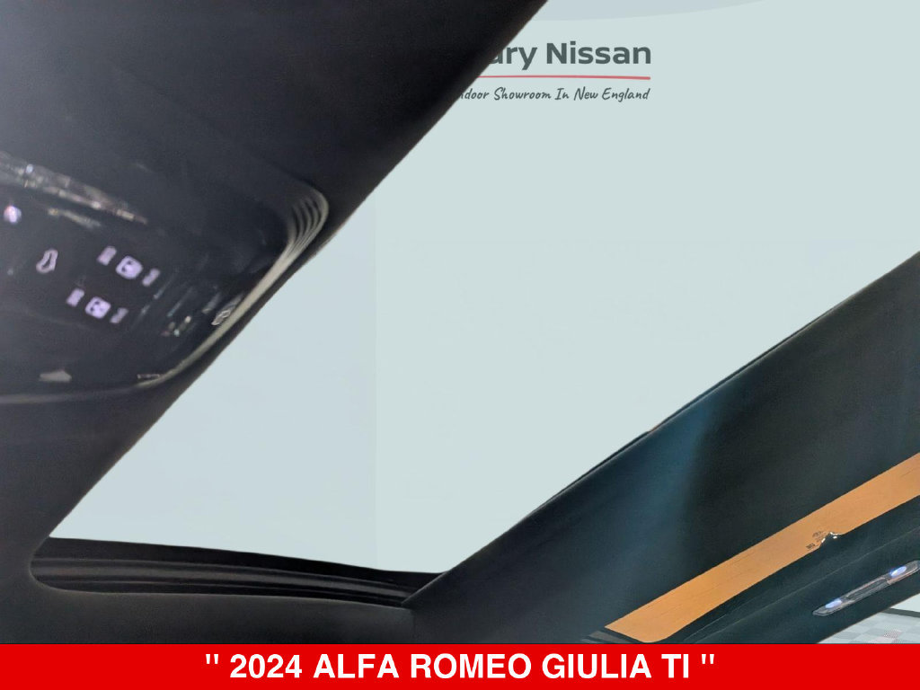 Used 2024 Alfa Romeo Giulia Ti AWD/4WD image 27