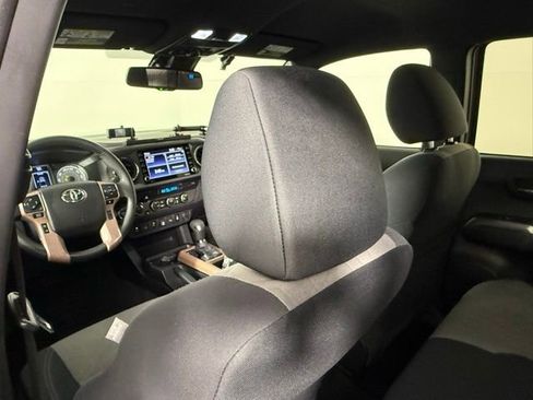 Used 2022 Toyota Tacoma TRD Off-Road w/ Technology Package image 44