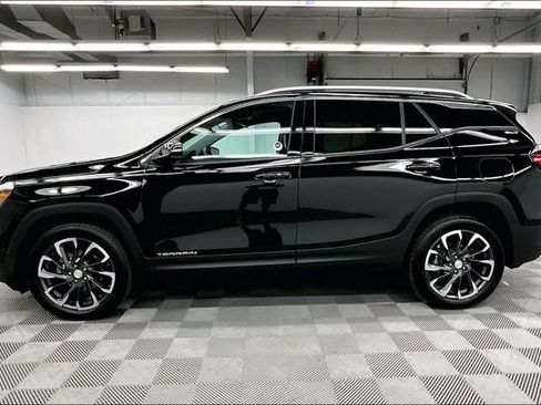 Used 2024 GMC Terrain SLT AWD/4WD image 15