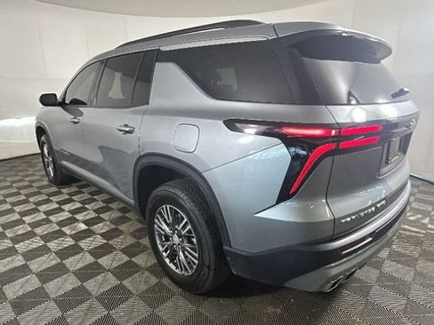 Used 2025 Chevrolet Traverse LT AWD/4WD image 4